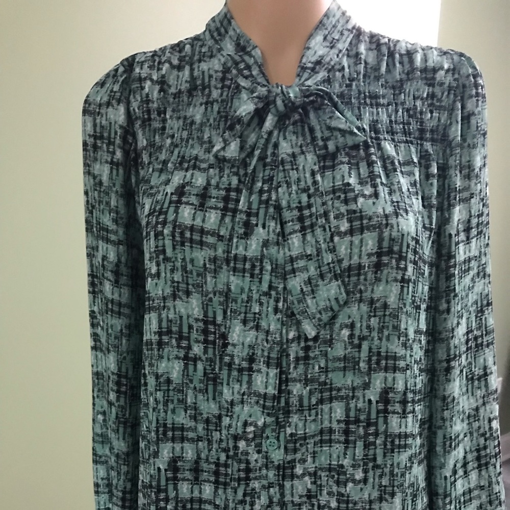 Gorgeous black and blue blouse.